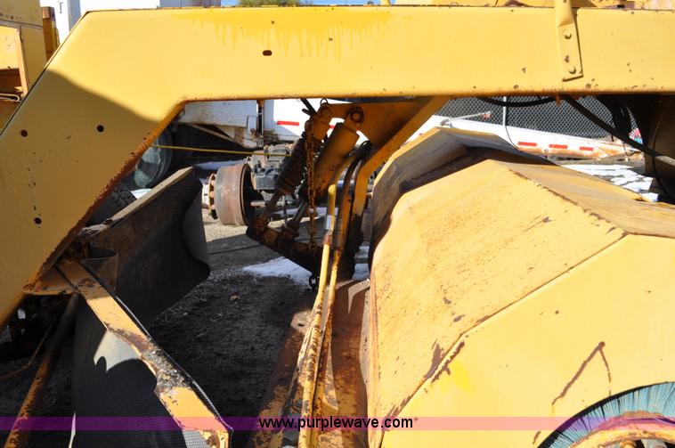 image for item G6323 Waldon 1000 Versa sweeper