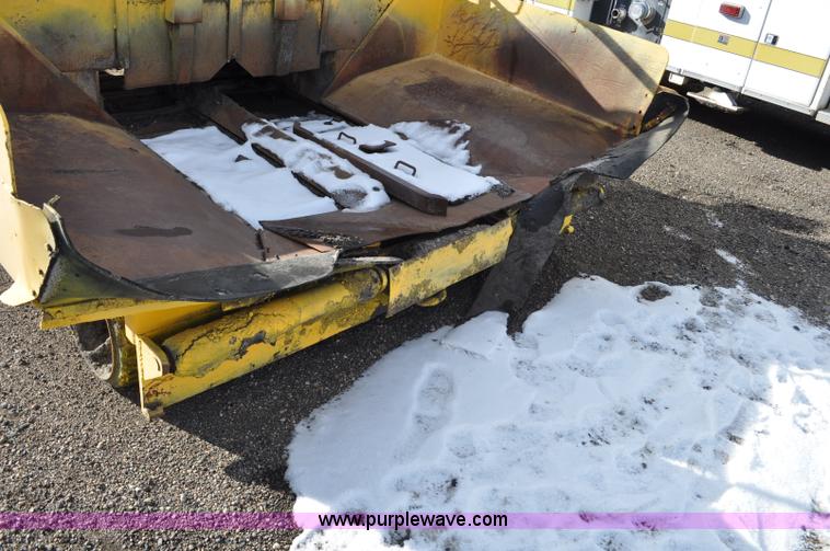 image for item G6325 Blaw-Knox PF65 wheel mounted asphalt paver