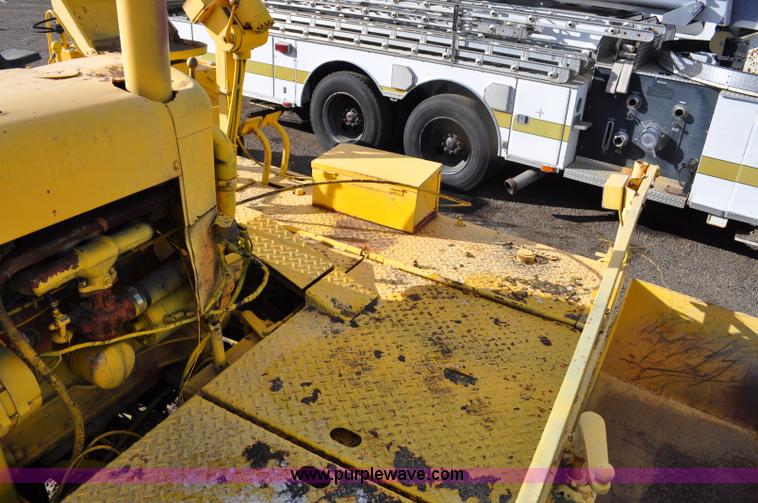 image for item G6325 Blaw-Knox PF65 wheel mounted asphalt paver