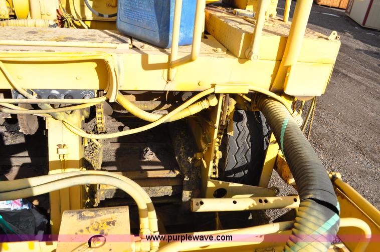 image for item G6325 Blaw-Knox PF65 wheel mounted asphalt paver