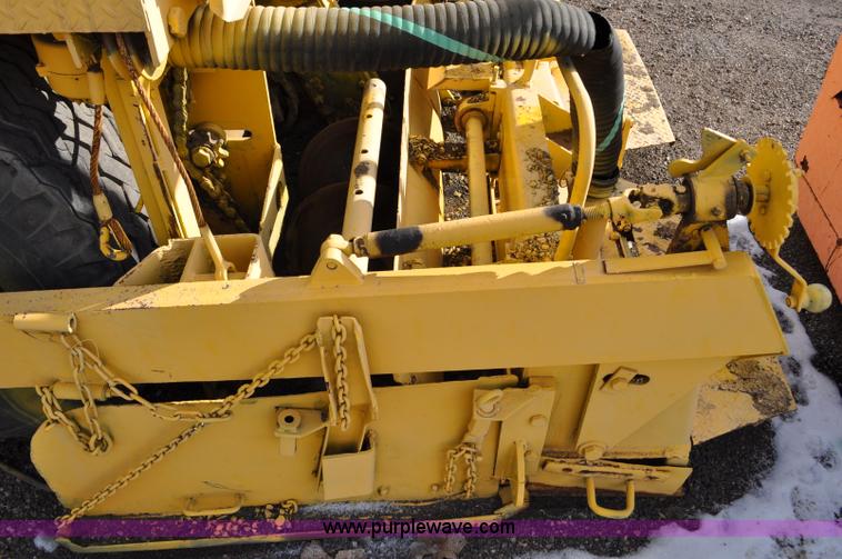 image for item G6325 Blaw-Knox PF65 wheel mounted asphalt paver