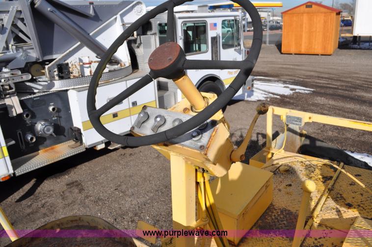 image for item G6325 Blaw-Knox PF65 wheel mounted asphalt paver