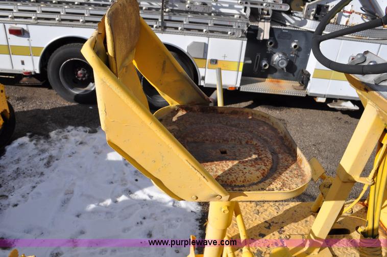 image for item G6325 Blaw-Knox PF65 wheel mounted asphalt paver