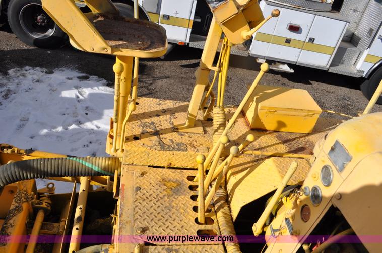 image for item G6325 Blaw-Knox PF65 wheel mounted asphalt paver