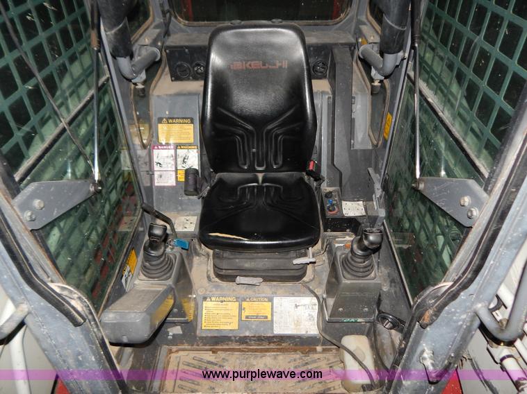 image for item H3916 2007 Takeuchi TL150 skid steer