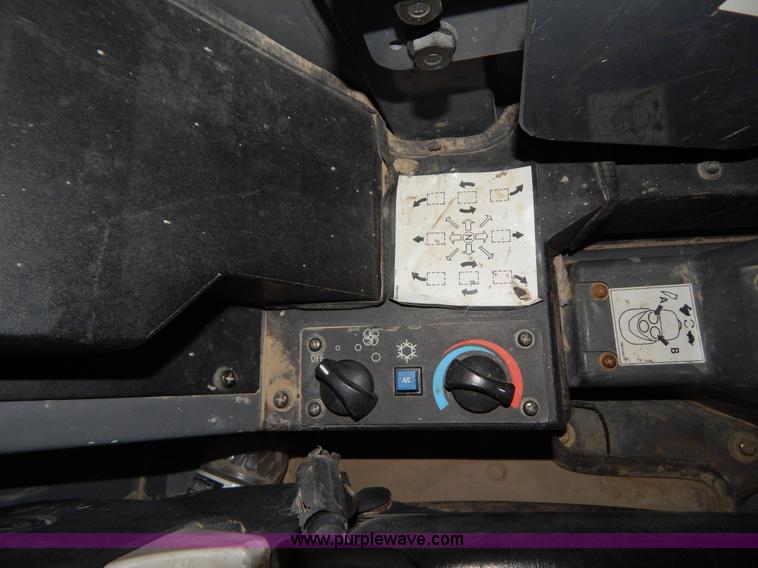 image for item H3916 2007 Takeuchi TL150 skid steer