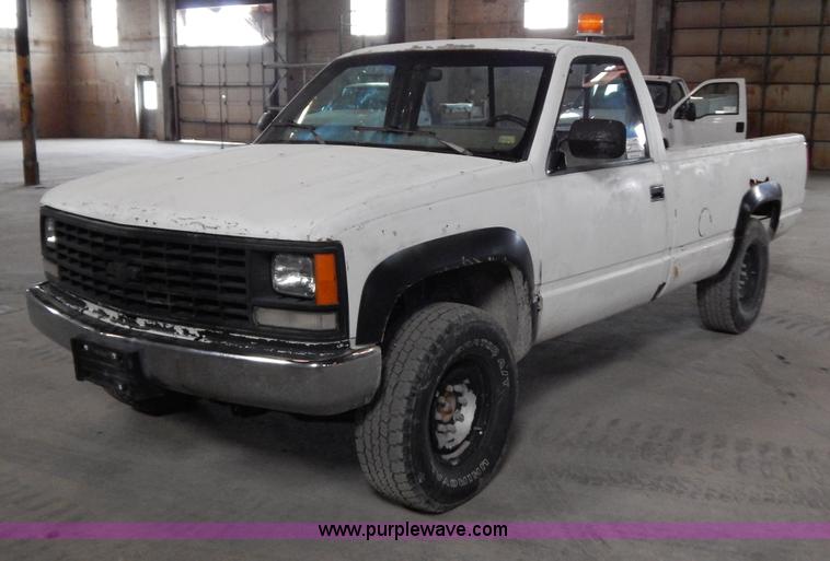 image for item H3917 1990 Chevrolet 2500 pickup truck