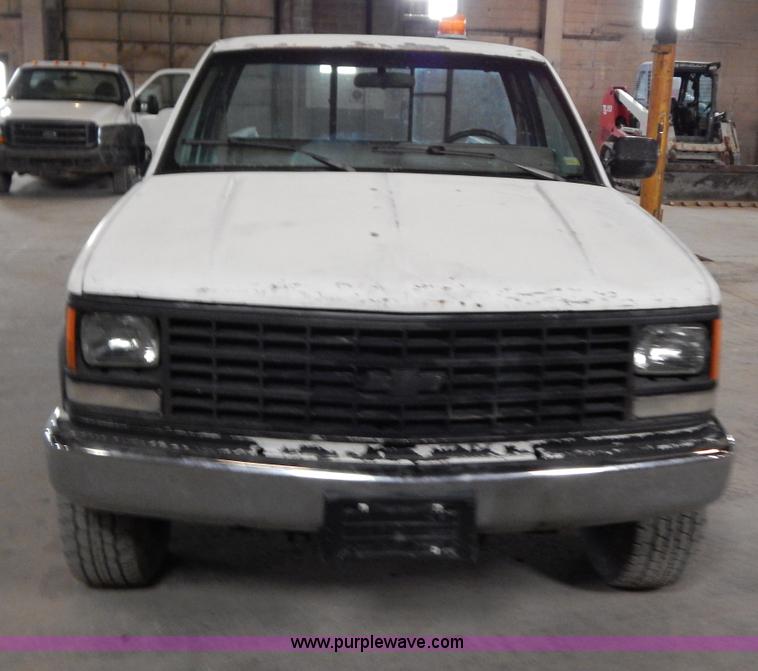 image for item H3917 1990 Chevrolet 2500 pickup truck