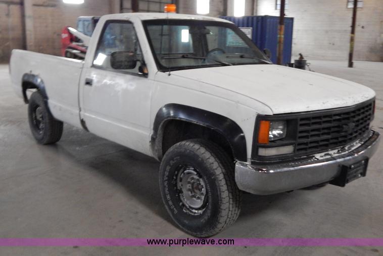 image for item H3917 1990 Chevrolet 2500 pickup truck