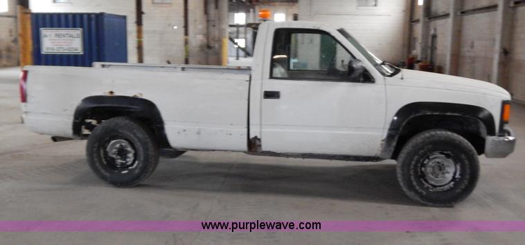image for item H3917 1990 Chevrolet 2500 pickup truck