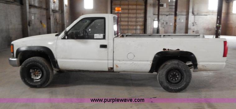 image for item H3917 1990 Chevrolet 2500 pickup truck