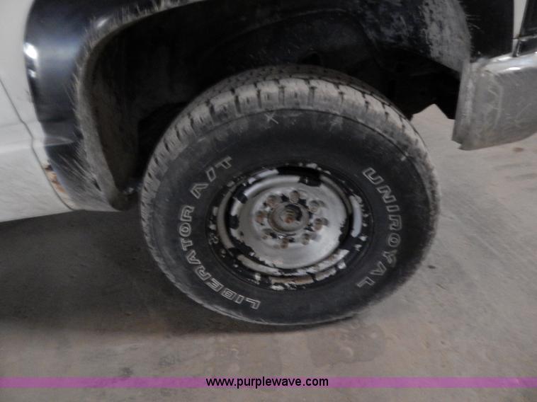 image for item H3917 1990 Chevrolet 2500 pickup truck