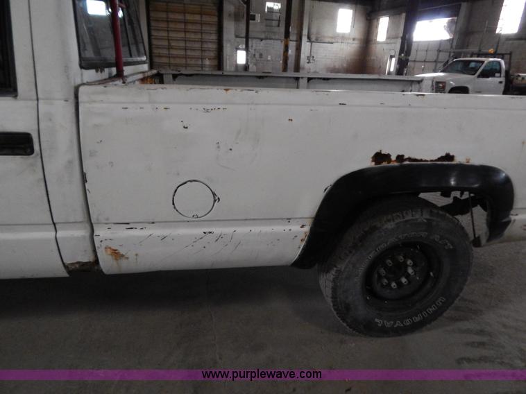 image for item H3917 1990 Chevrolet 2500 pickup truck
