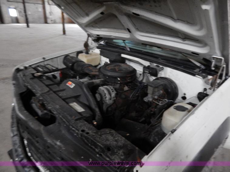 image for item H3917 1990 Chevrolet 2500 pickup truck