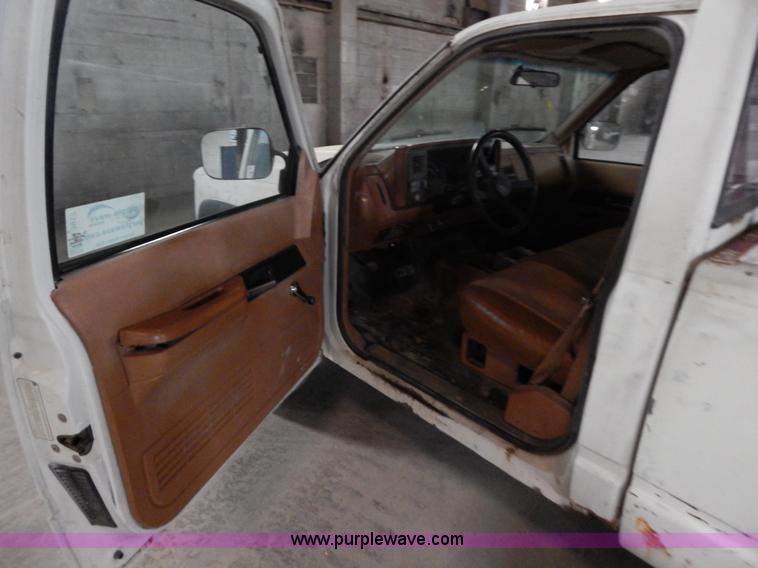image for item H3917 1990 Chevrolet 2500 pickup truck