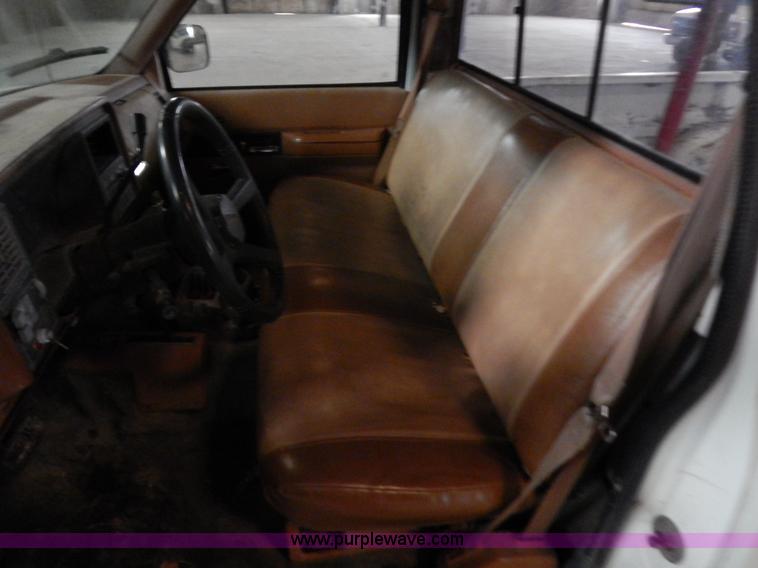 image for item H3917 1990 Chevrolet 2500 pickup truck