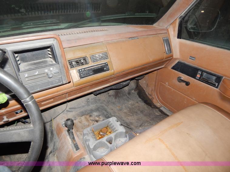 image for item H3917 1990 Chevrolet 2500 pickup truck