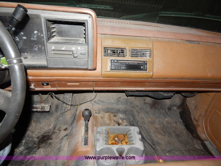 image for item H3917 1990 Chevrolet 2500 pickup truck