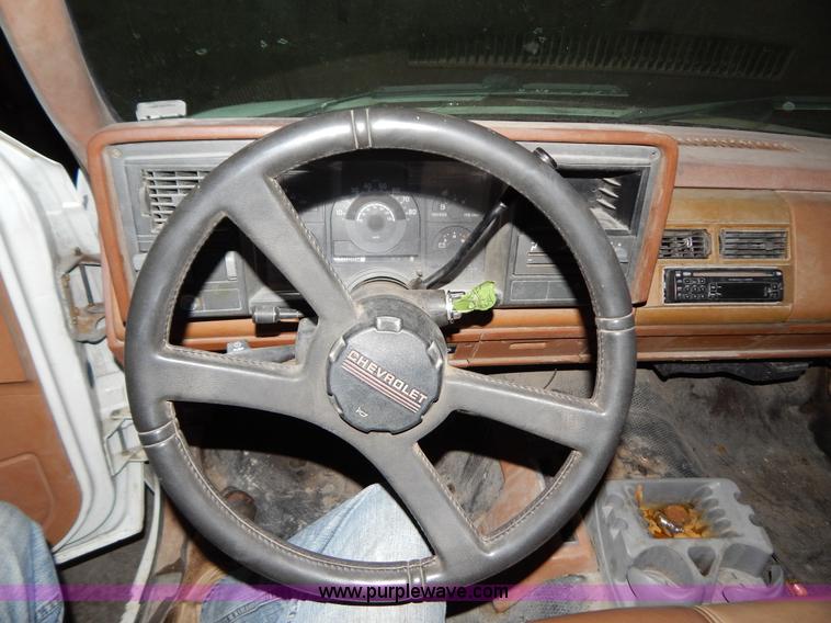 image for item H3917 1990 Chevrolet 2500 pickup truck