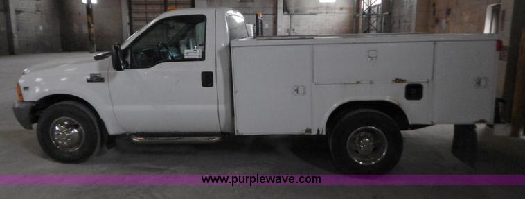 image for item H3918 2000 Ford F350 utility truck