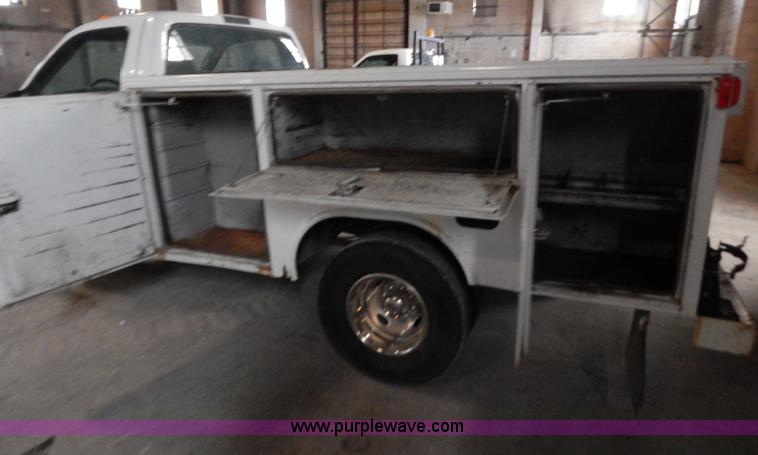 image for item H3918 2000 Ford F350 utility truck