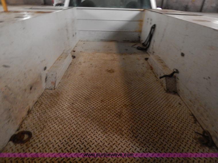 image for item H3918 2000 Ford F350 utility truck