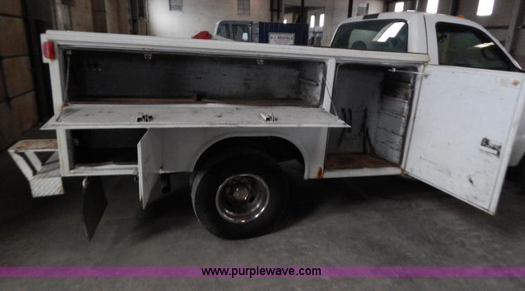 image for item H3918 2000 Ford F350 utility truck