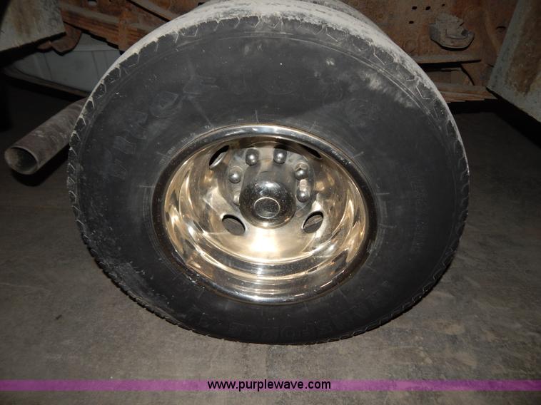 image for item H3918 2000 Ford F350 utility truck