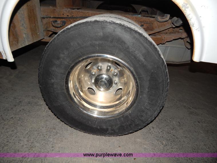 image for item H3918 2000 Ford F350 utility truck