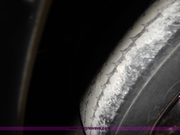 image for item H3918 2000 Ford F350 utility truck