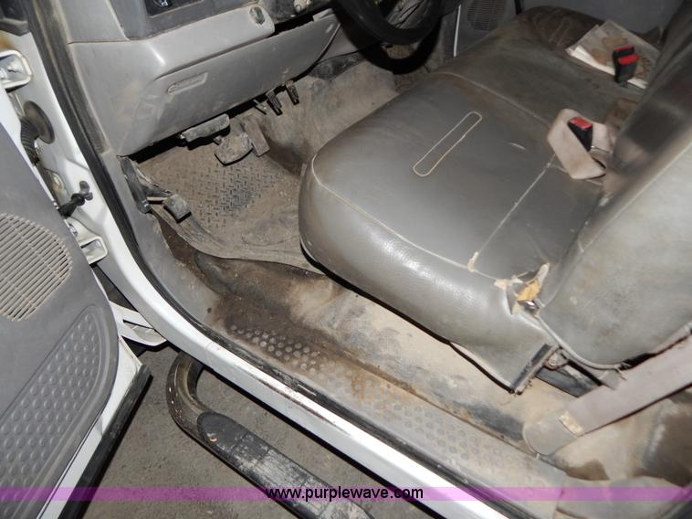 image for item H3918 2000 Ford F350 utility truck