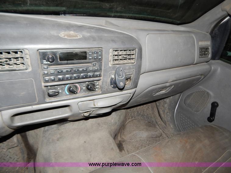 image for item H3918 2000 Ford F350 utility truck