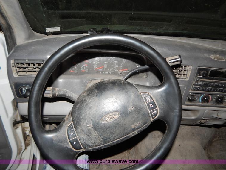 image for item H3918 2000 Ford F350 utility truck