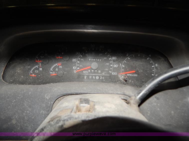 image for item H3918 2000 Ford F350 utility truck