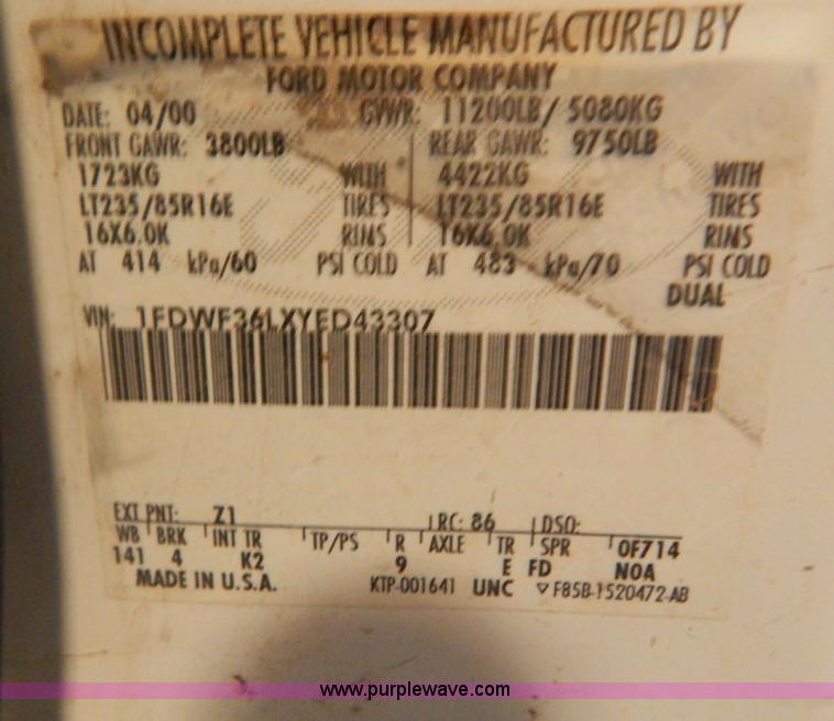 image for item H3918 2000 Ford F350 utility truck