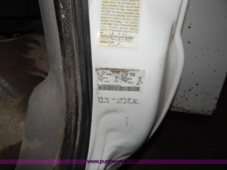 image for item H3918 2000 Ford F350 utility truck