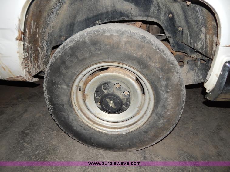 image for item H3919 1998 Chevrolet 2500 pickup truck