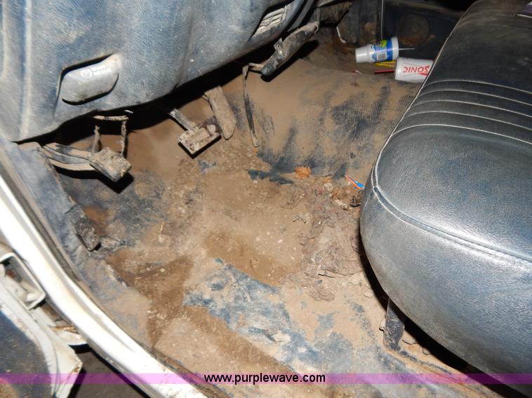 image for item H3919 1998 Chevrolet 2500 pickup truck