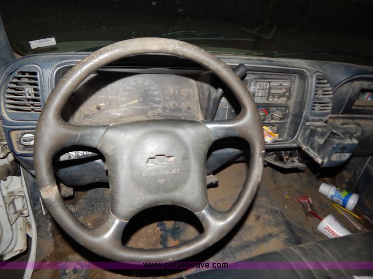 image for item H3919 1998 Chevrolet 2500 pickup truck