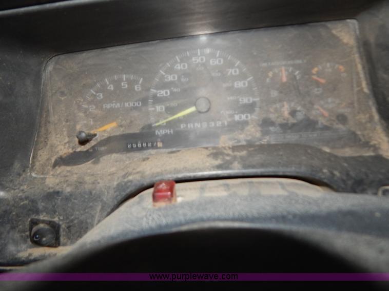 image for item H3919 1998 Chevrolet 2500 pickup truck