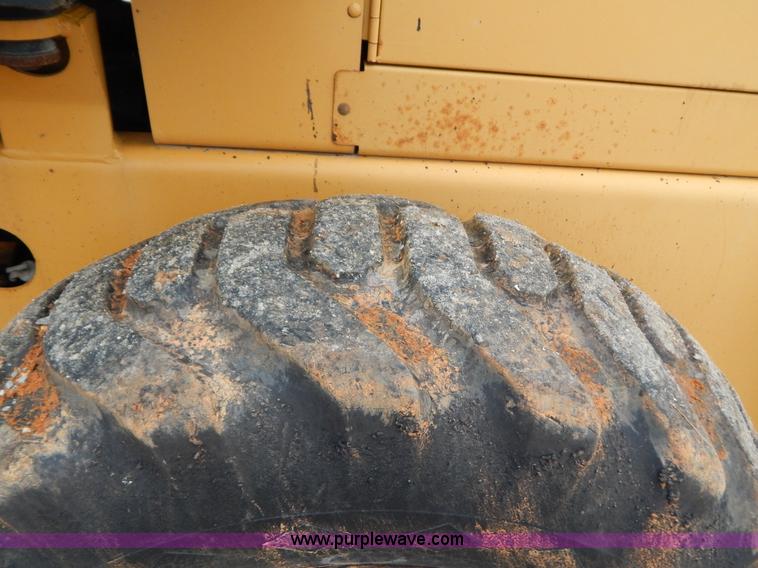 image for item H3921 1998 Case 621B loader