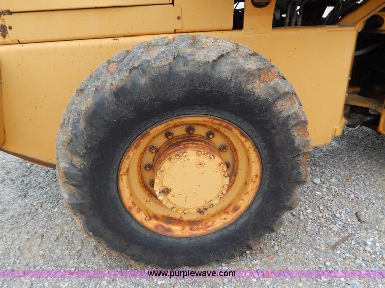 image for item H3921 1998 Case 621B loader