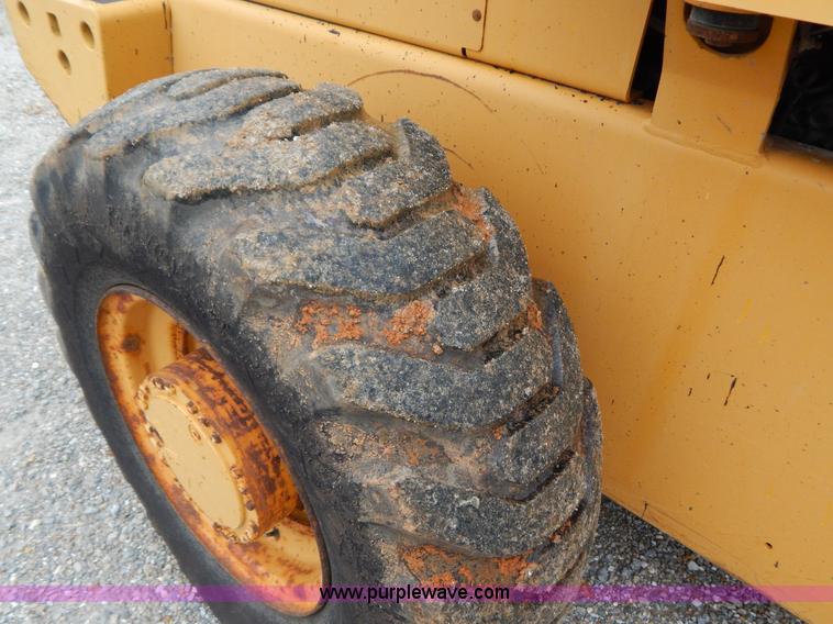 image for item H3921 1998 Case 621B loader