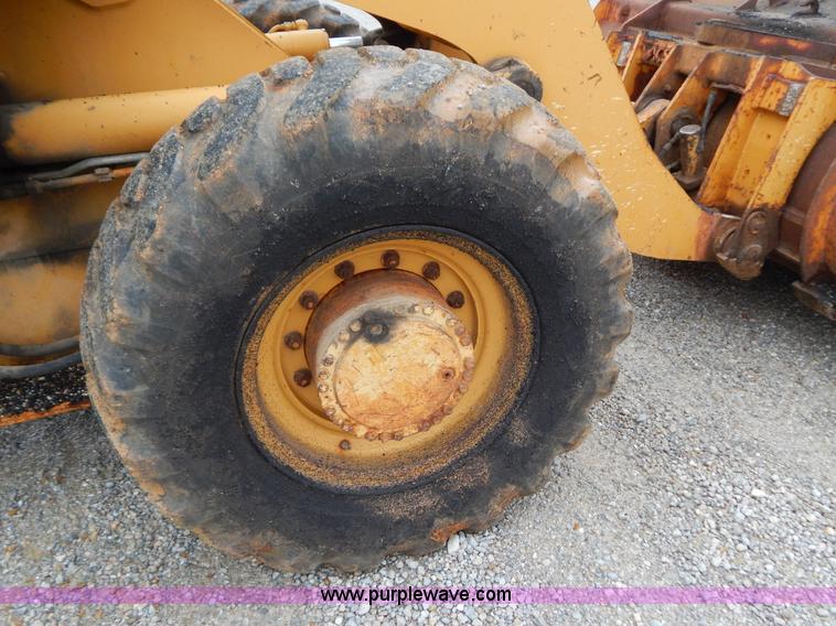 image for item H3921 1998 Case 621B loader