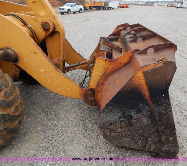 image for item H3921 1998 Case 621B loader