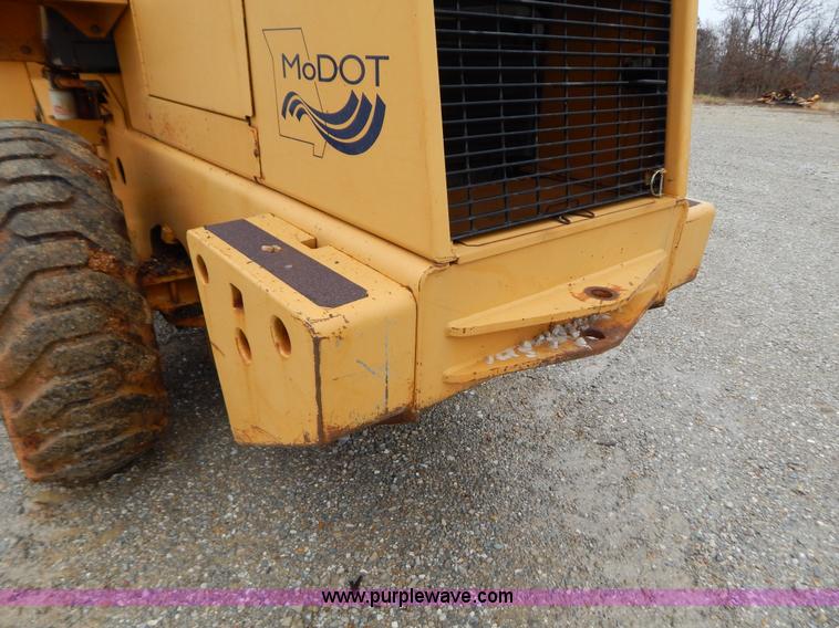 image for item H3921 1998 Case 621B loader