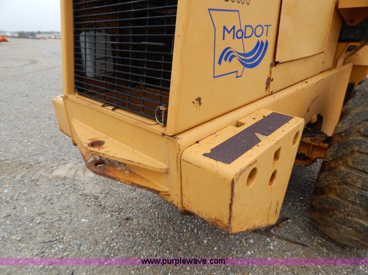 image for item H3921 1998 Case 621B loader