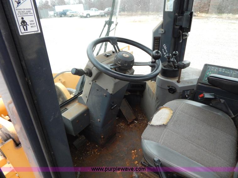 image for item H3921 1998 Case 621B loader