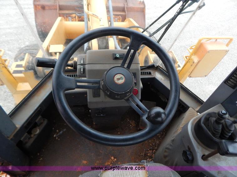 image for item H3921 1998 Case 621B loader