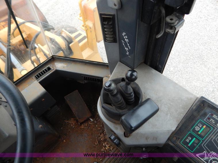 image for item H3921 1998 Case 621B loader